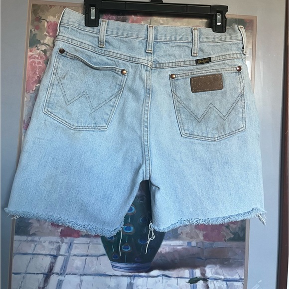 Wrangler denim shorts women’s size 32 - Picture 3 of 6